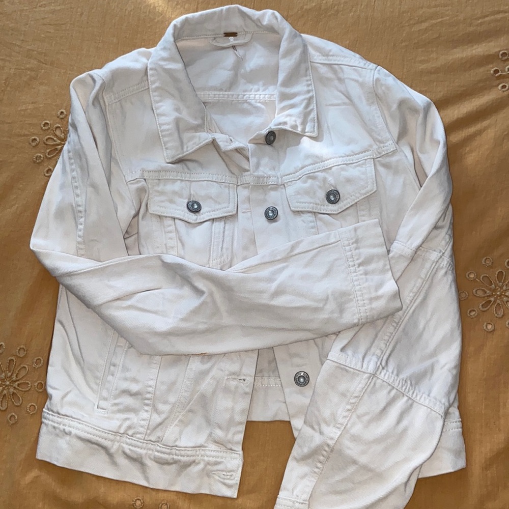 FREE PEOPLE light cream colored jean jacket